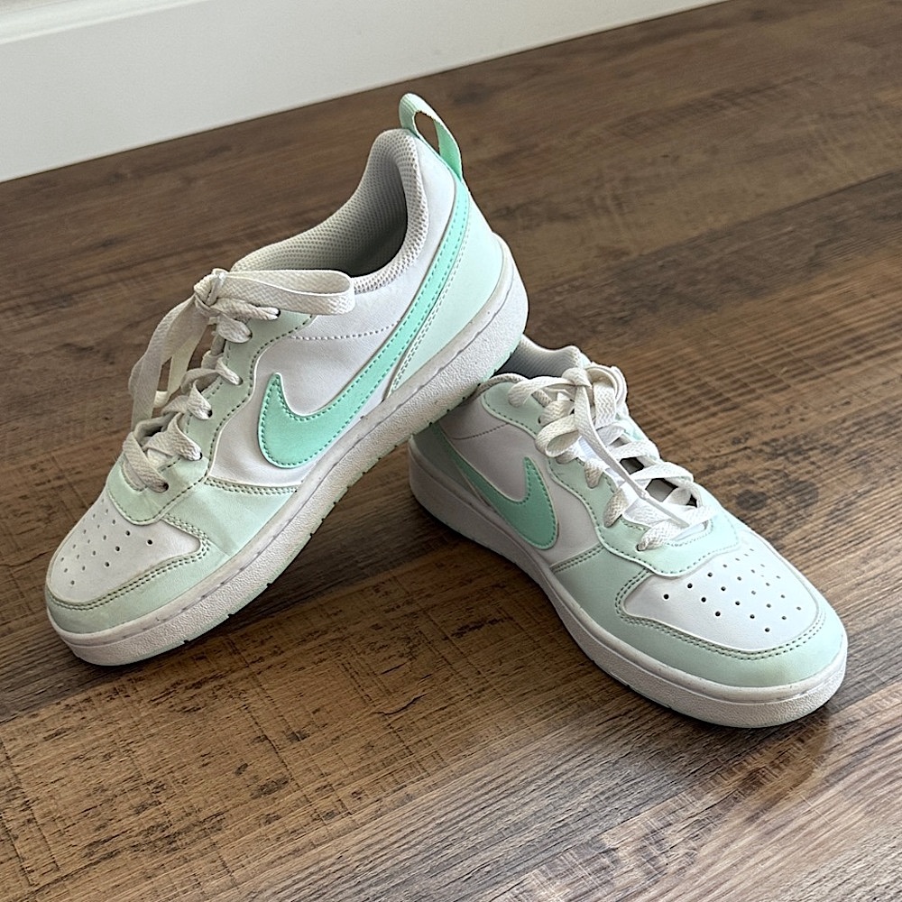 Nike Kids Low Sneakers in Mint and White Size 5 Big Kids - Picture 2 of 14